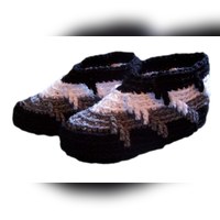 Free crocheted Apache Tears slippers pattern for a women's 9 to 9.5 inch foot, in 4 ply worsted with a 5.00 mm hook, with colour changes and long treble stitches.