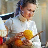 A set of Halloween decorations to crochet -- candy basket, hot pad, potholders and trick or treat bag -- in worsted weight yarn.