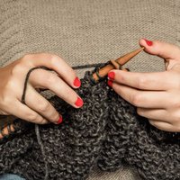 crocheted mittens using the moss stitch pattern