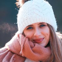 What makes a crochet pattern easy, and the projects that teach the basic stitches.